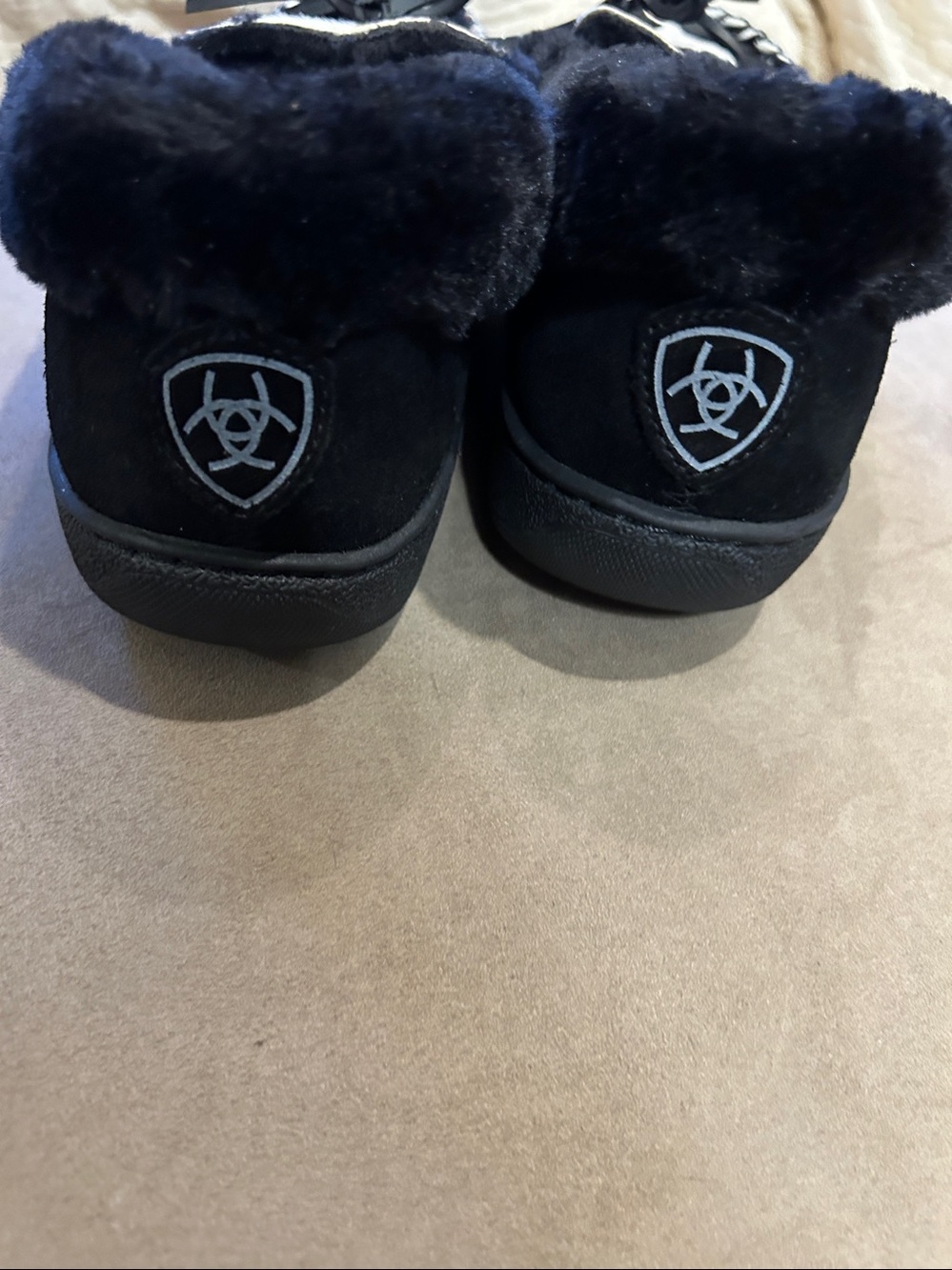 EUC Ariat Ivy Moccasin Slippers size 8 - Picture 3 of 6